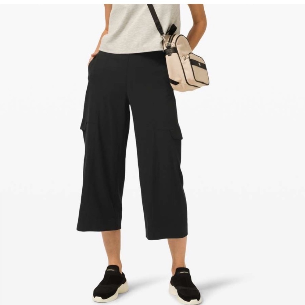 LULULEMON Metropolis Maven HR Crops size 6 black cargo‎ capris